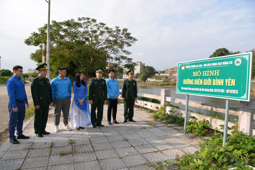 ĐVTN Đồn BPCK Quốc tế Móng Cái và Đoàn TN phường Ka Long thường xuyên phối hợp kiểm tra, duy trì tuyến đường biên giới bình yên. ĐVTN Đồn BPCK Quốc tế Móng Cái và Đoàn TN phường Ka Long thường xuyên phối hợp kiểm tra, duy trì tuyến đường biên giới bình yên. 