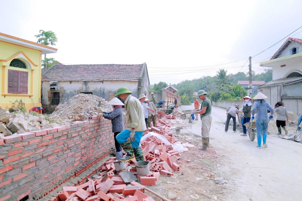 Phong trào hiến đất làm đường nông thôn tại TX Đông Triều.