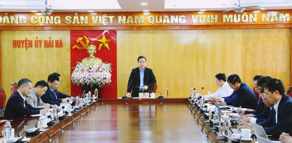 Quang cảnh buổi làm việc.