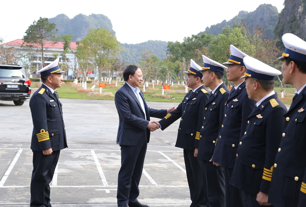 Đồng chí Bí thư Tỉnh ủy đến thăm, chúc Tết và kiểm tra công tác sẵn sàng chiến đấu tại Lữ đoàn 170 – Vùng 1 Hải quân.