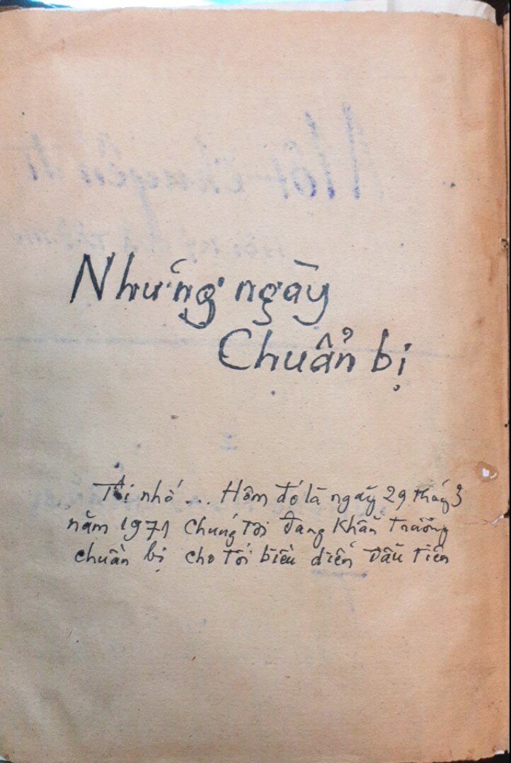 Những kỷ niệm về chuyến đi biểu diễn phục vụ bộ đội Trường Sơn được tác giả cẩn thận ghi lại hồi ký.