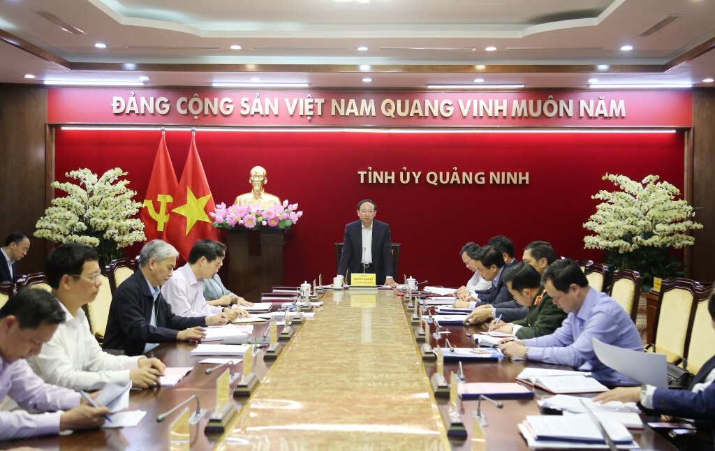 Đồng chí Nguyễn Xuân Ký, Ủy viên Trung ương Đảng, Bí thư Tỉnh ủy, Chủ tịch HĐND tỉnh chủ trì và kết luận hội nghị Ban Thường vụ Tỉnh ủy. 