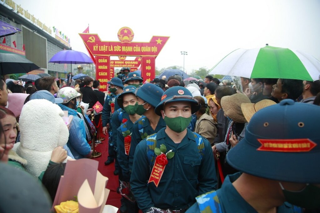 127 thanh niên Tiên Yên đã sẵn sàng lên đường nhập ngũ thực hiện nghĩa vụ bảo vệ Tổ quốc. (Ảnh tư liệu lễ giao nhận quân 2023).