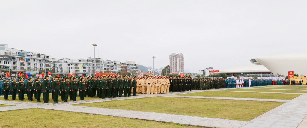 Các lực lượng tham gia lễ ra quân.