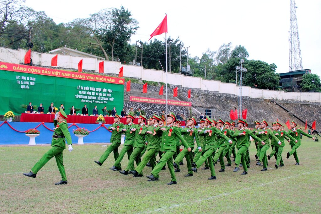 Các lực lượng duyệt đội ngũ.