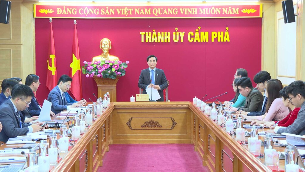 Lãnh đạo TP Cẩm Phả làm việc với Công ty TNHH KIoT (Hàn Quốc) đến thăm, khảo sát, tìm hiểu cơ hội đầu tư tại TP Cẩm Phả tháng 2/2024. Ảnh: Bảo Long (CTV)