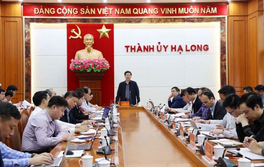 Ban chỉ đạo công tác GPMB triển khai các dự án đầu tư trọng điểm, động lực trên địa bàn thành phố Hạ Long họp kiểm điểm tiến độ GPMB và triển khai các dự án trọng điểm.