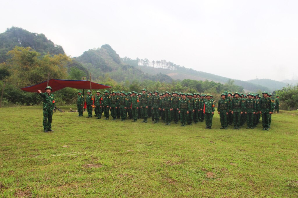 Chiến sĩ mới Tiểu đoàn Huấn luyện - Cơ động (BĐBP tỉnh) trong giờ huấn luyện điều lệnh, đội ngũ.