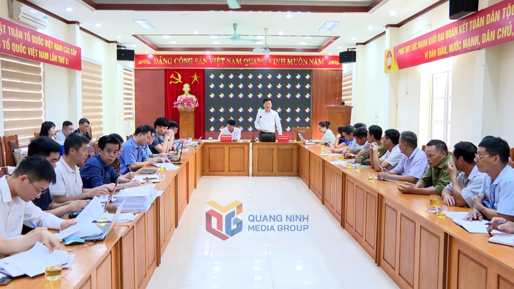 Lãnh đạo thành phố Cẩm Phả đối thoại với các hộ dân trên địa bàn xã Dương Huy bị ảnh hưởng bởi dự án đường ống nước hồ Khe Giữa