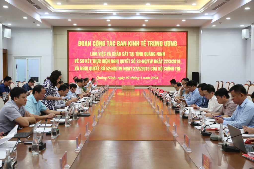 Quang cảnh buổi làm việc.