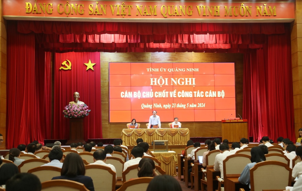 Hội nghị cán bộ chủ chốt về công tác cán bộ.