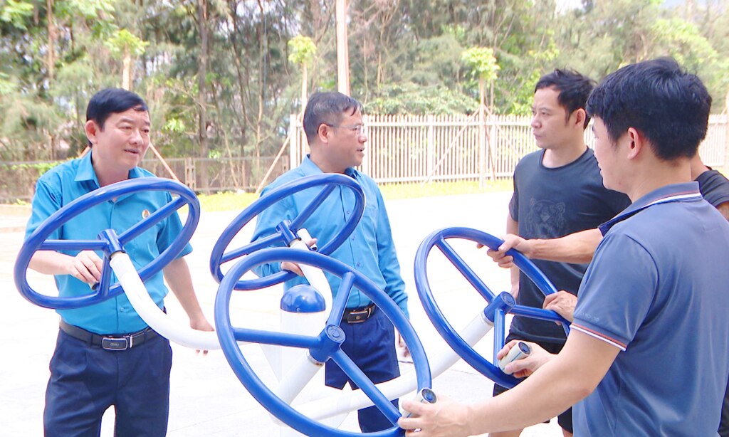 Lãnh đạo Công đoàn Công ty CP Than Núi Béo tới thăm hỏi, lắng nghe nguyện vọng của người lao động trong công ty