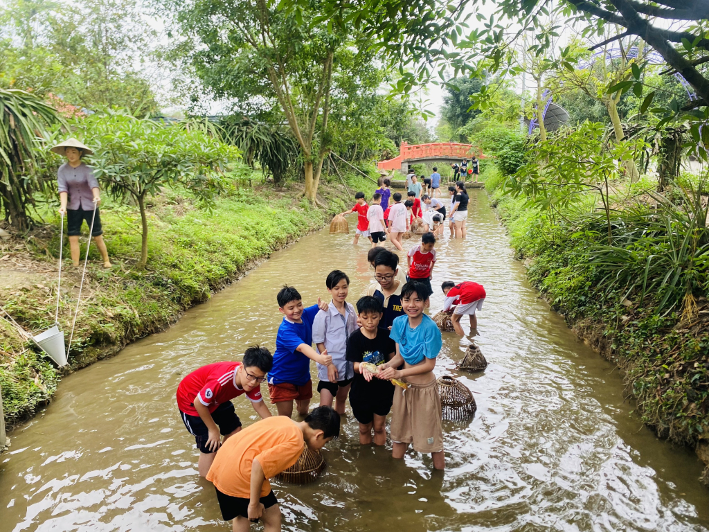 Quảng Ninh Gate là điểm trải nghiệm hấp dẫn của học sinh.