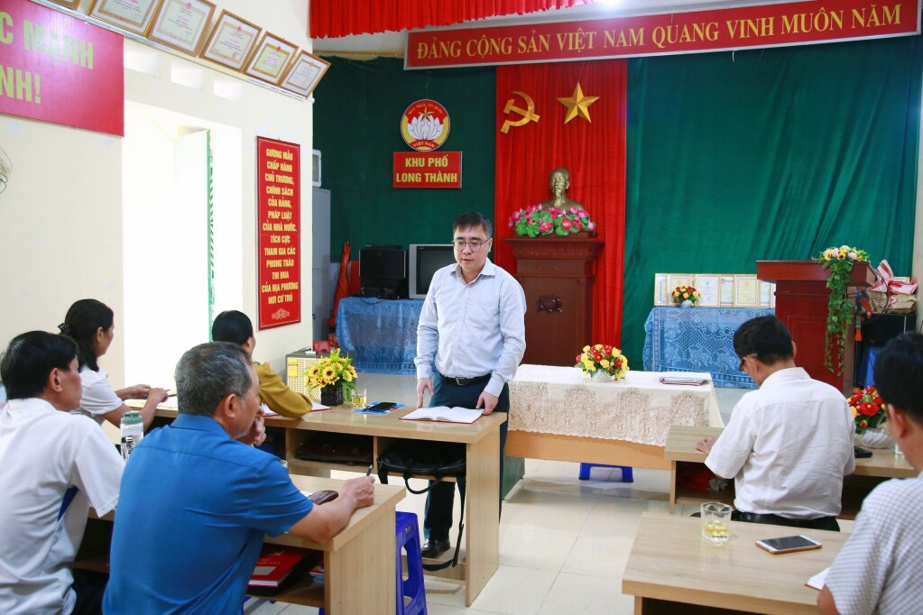 Đồng chí Nguyễn Chí Thành, Bí thư Huyện ủy Tiên Yên tham dự và phát biểu tại buổi sinh hoạt chi bộ thường kỳ Khu phố Long Thành tháng 4/2024.