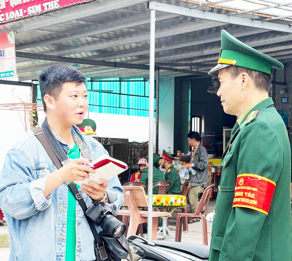 Phóng viên Hoàng Giang trong lần tác nghiệp về mô hình 