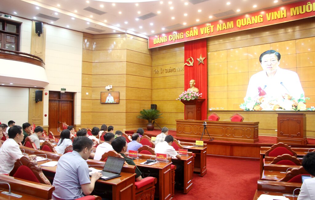 Quang cảnh cuộc họp.