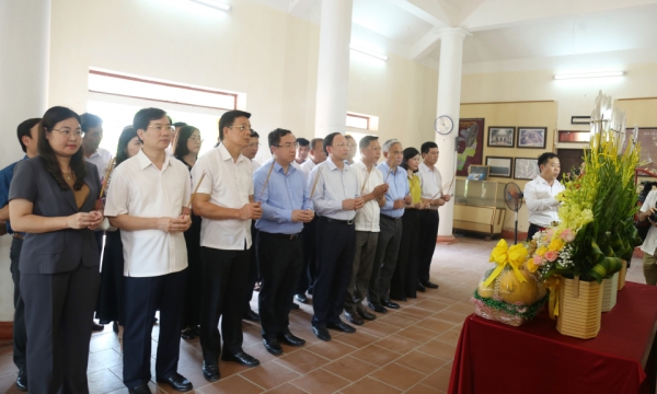 Delegation of Quang Ninh province offered incense to commemorate the Hero of the People's Armed Forces, Martyr Vu Van Hieu