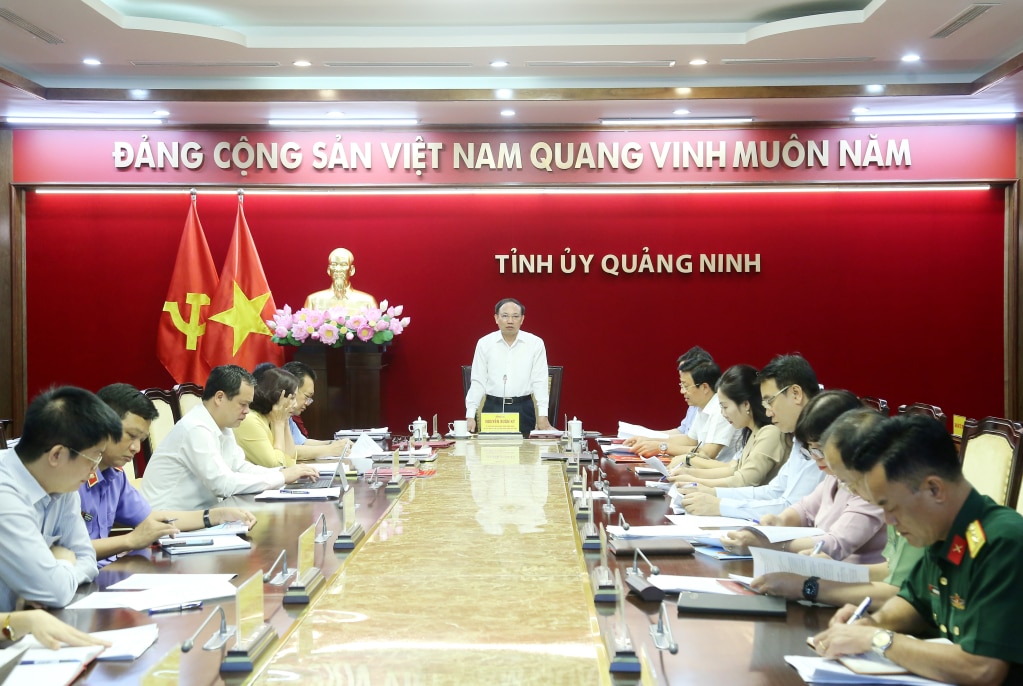 La conferencia fue clausurada por el camarada Nguyen Xuan Ky, miembro del Comité Central del Partido, secretario del Comité Provincial del Partido y presidente del Consejo Popular Provincial.