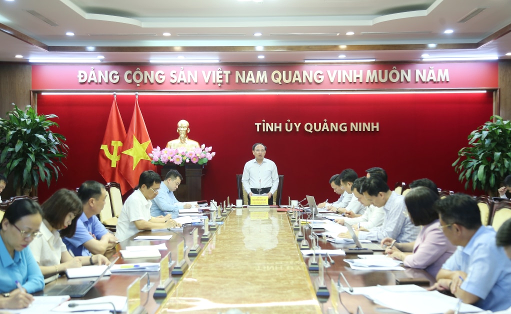 Đồng chí Nguyễn Xuân Ký, Ủy viên Trung ương Đảng, Bí thư Tỉnh ủy, Chủ tịch HĐND tỉnh chủ trì và kết luận hội nghị.