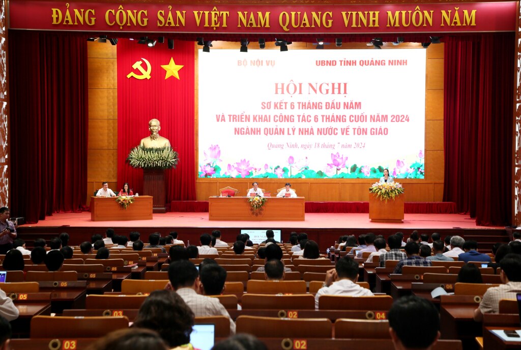 Toàn cảnh hội nghị.