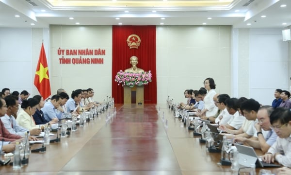 Lớp đào tạo bồi dưỡng cán bộ công tác chính quyền Viên Chăn (Lào) nghiên cứu khảo sát tại Quảng Ninh