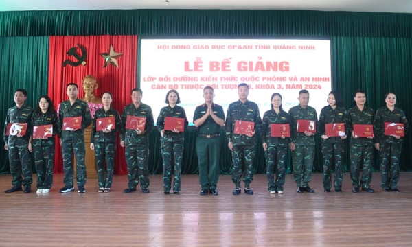 Acto de clausura del curso de conocimientos de defensa y seguridad nacional para la asignatura 3