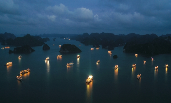 Rendre la flotte de croisière de la baie d'Ha Long de plus en plus élégante et professionnelle