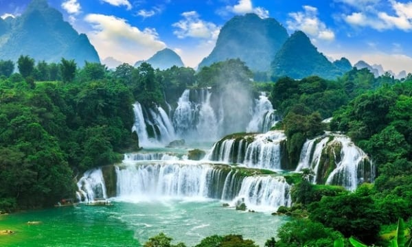 Temporarily stop picking up and dropping off passengers to and from Ban Gioc waterfall scenic area