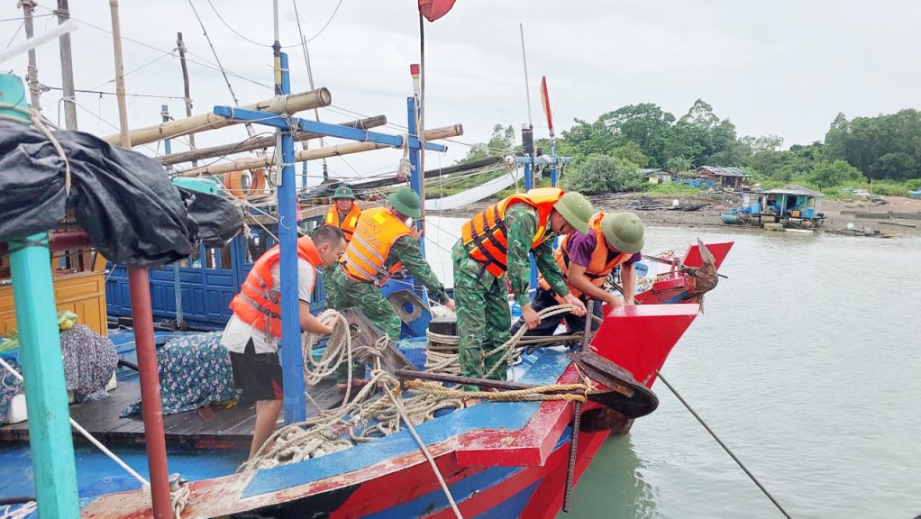 Đồn Biên cửa khẩu Cảng Vạn gia chủ động, quyết liệt trong phòng, chống bão số 2.