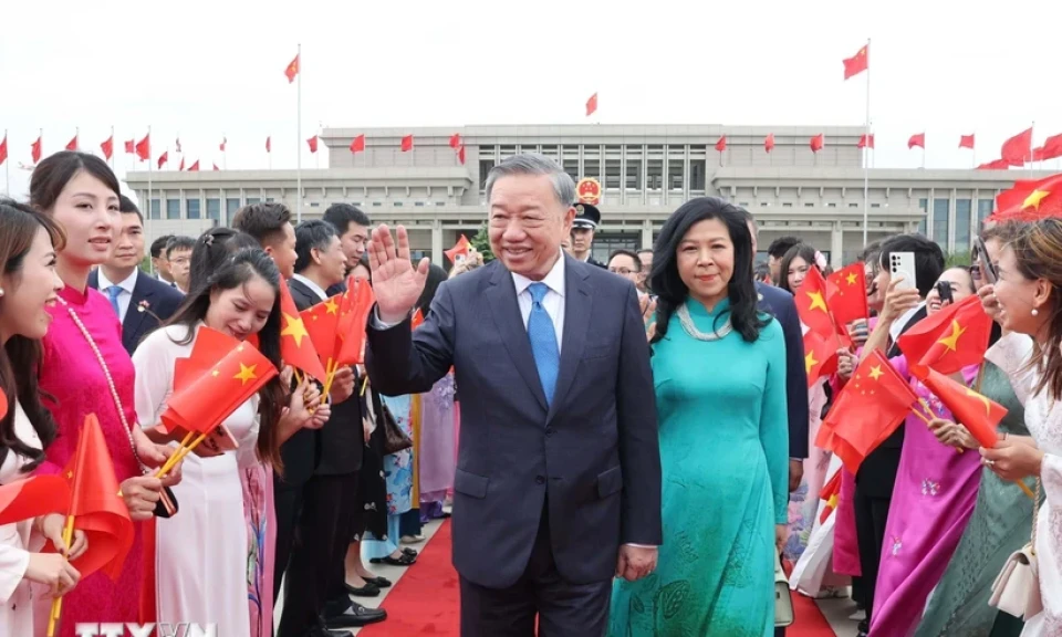 Generalsekretär und Präsident treffen in Hanoi ein und beenden Chinabesuch erfolgreich