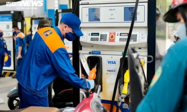 Cet après-midi, les prix de l'essence pourraient baisser de plus de 500 VND/litre.