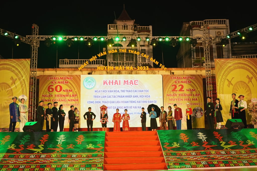 Khai mạc