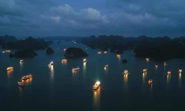 Die Ha Long Bucht glänzt