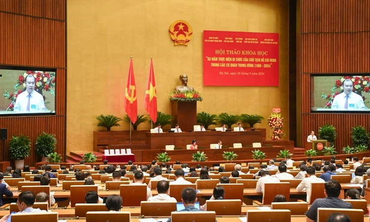 Besonderes Augenmerk wird auf die Arbeit zum Aufbau und zur Berichtigung der Partei gemäß den Lehren von Präsident Ho Chi Minh gelegt.