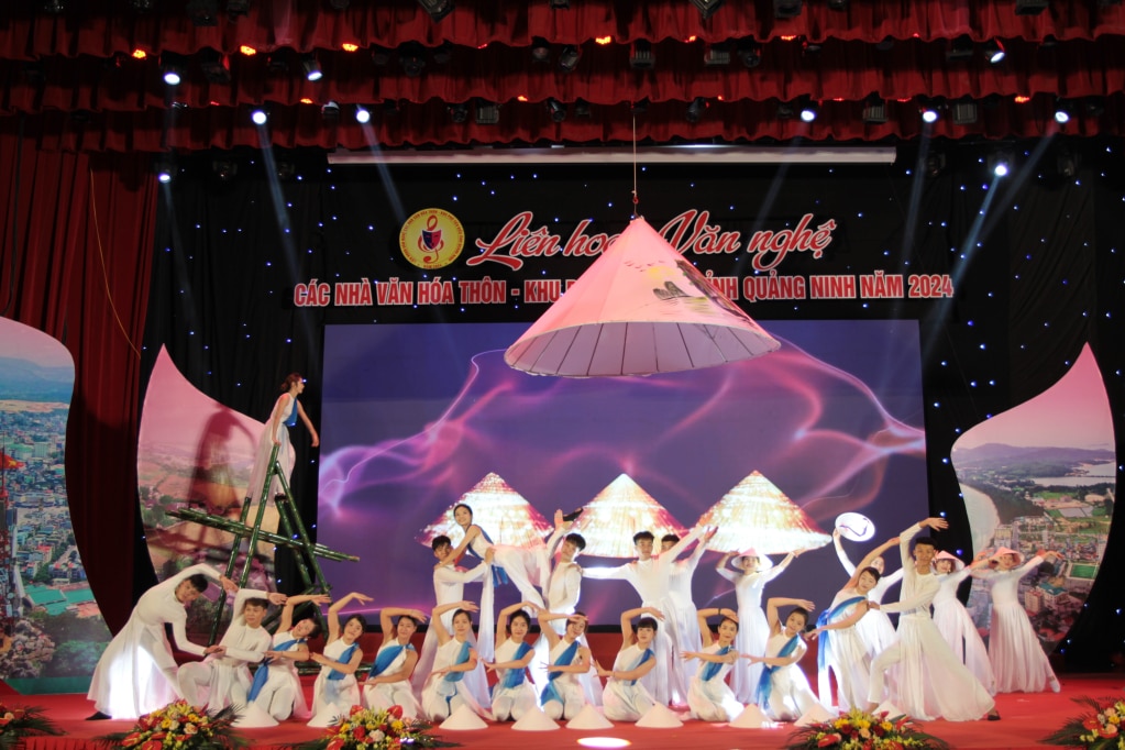 Concours de la Maison culturelle de Quang Trung, quartier de Mao Khe, ville de Dong Trieu.