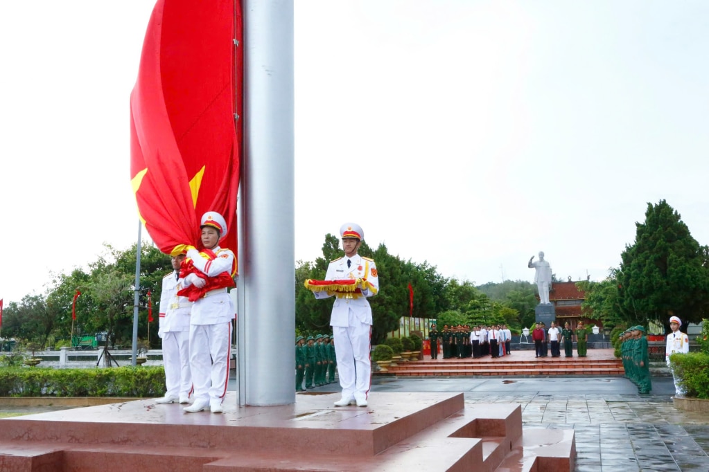 Lễ thượng cờ trên đảo Cô Tô nhân kỷ niệm 79 năm Cách mạng tháng Tám và Quốc khánh 2/9.