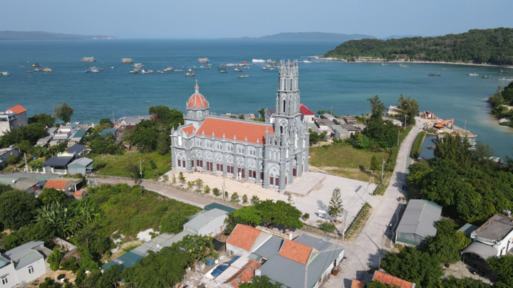 Đảo Thanh Lân – điểm ăn chơi hoang sơ hút khách ở Cô Tô