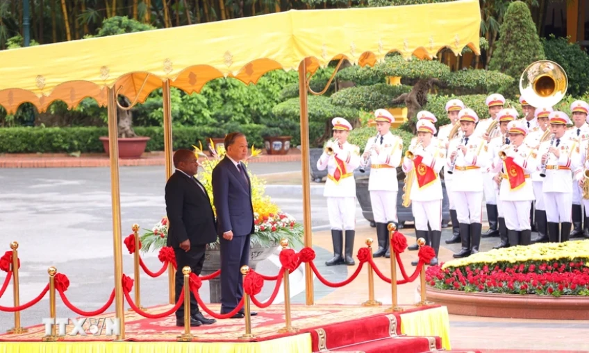 El Secretario General y Presidente preside la ceremonia oficial de bienvenida al Presidente de Mozambique