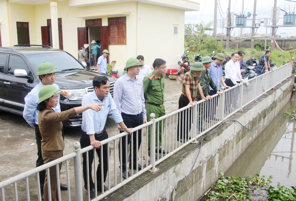 Le secrétaire adjoint permanent du Comité provincial du Parti a inspecté le processus de drainage à la station de pompage de Viet Dan (ville de Dong Trieu).