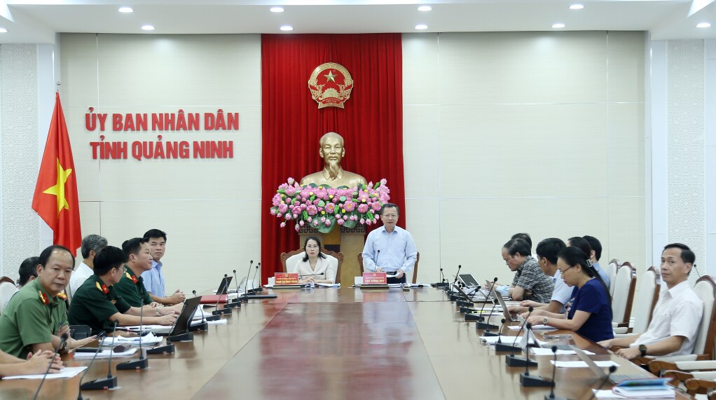 Đồng chí Cao Tường Huy, Phó Bí thư Tỉnh ủy, Chủ tịch UBND tỉnh, phát biểu tại hội nghị.