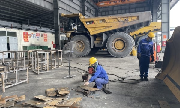 Los mineros aprenden y siguen al tío Ho