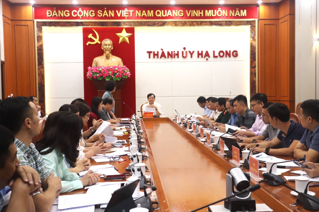 Quang cảnh cuộc họp. 