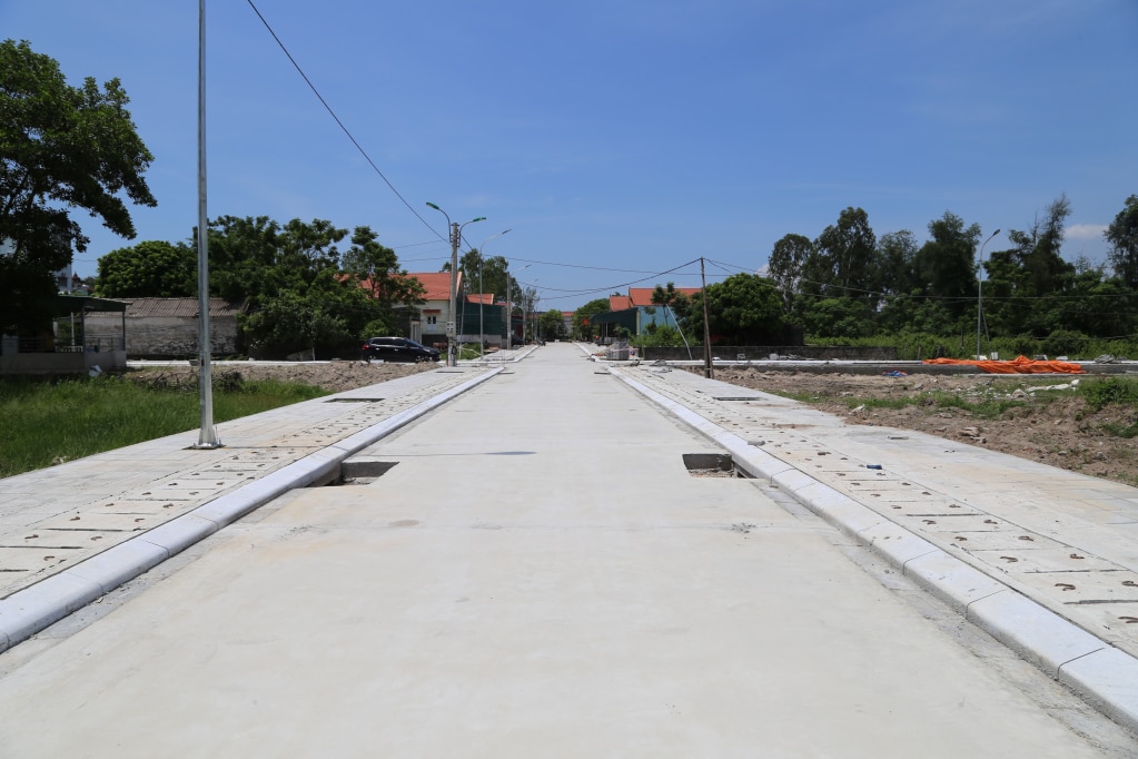 The project to invest in and upgrade a number of roads in Trang Vy area, Tra Co Ward (Mong Cai) with a total investment of more than 9.6 billion VND has so far completed more than 90% of the work volume.