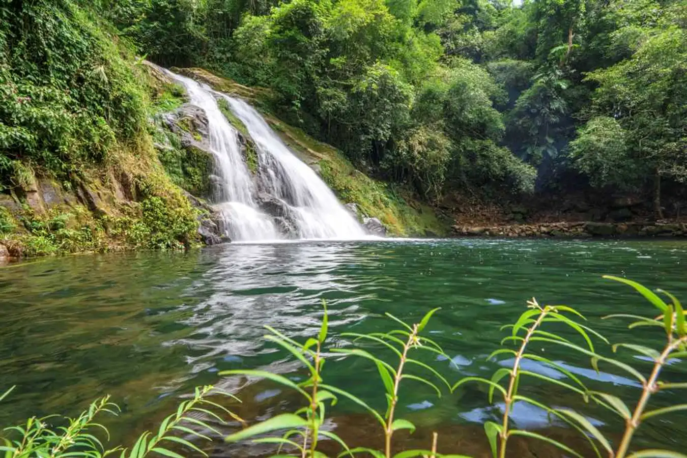 Khám phá thác Khe Tiền ở Bình Liêu