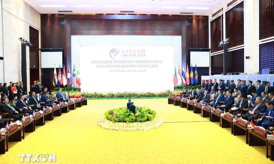 Dialogue entre les dirigeants de l'ASEAN, les parlementaires, les jeunes et les entreprises