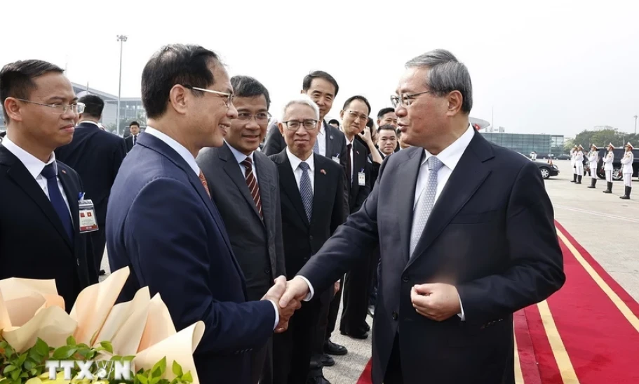 Le Premier ministre chinois Li Qiang quitte Hanoï, concluant avec succès sa visite au Vietnam