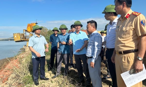 สภาประชาชนจังหวัดสำรวจการปฏิบัติตามกฎหมายเพื่อความปลอดภัยในการจราจรบนทางน้ำภายในประเทศ