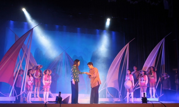 General rehearsal of the play participating in the National Cai Luong Festival