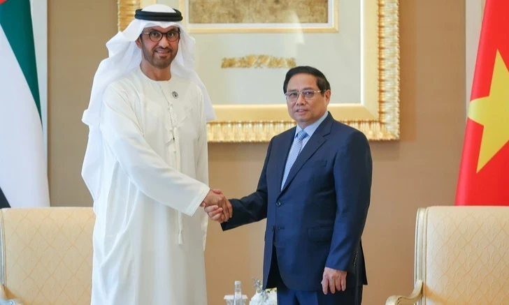 Emiratos Árabes Unidos quiere construir un centro de tránsito y almacenamiento de productos petrolíferos en Vietnam