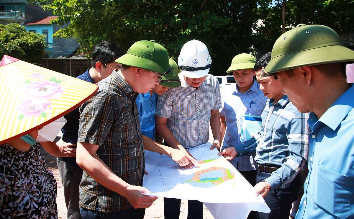 Lãnh đạo huyện Tiên Yên yêu cầu cấp ủy, chính quyền địa phương nâng cao tinh thần trách nhiệm trong thực hiện nhiệm vụ, công vụ, hạn chế phát sinh đơn thư, kiến nghị của người dân. Ảnh: Trần Hoàn (CTV)